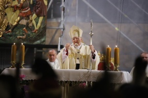 arcybiskup jędraszewski w bazylice mariackiej